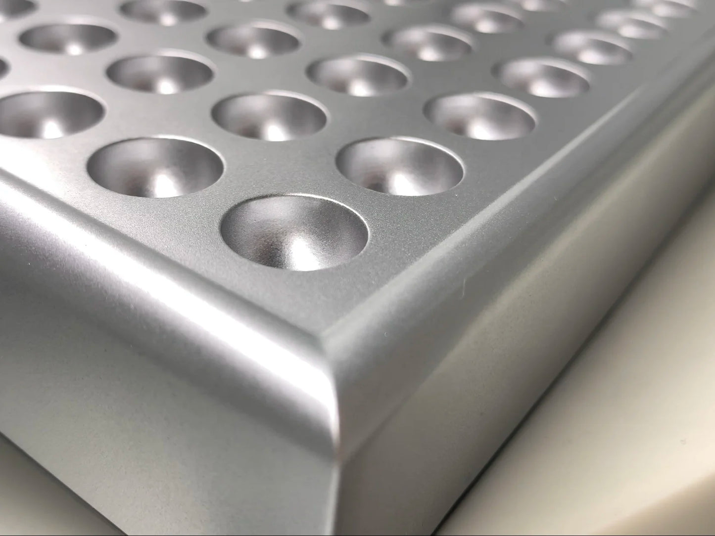 Infrared LED red light therapy panel by LateurGo for healing and pain relief