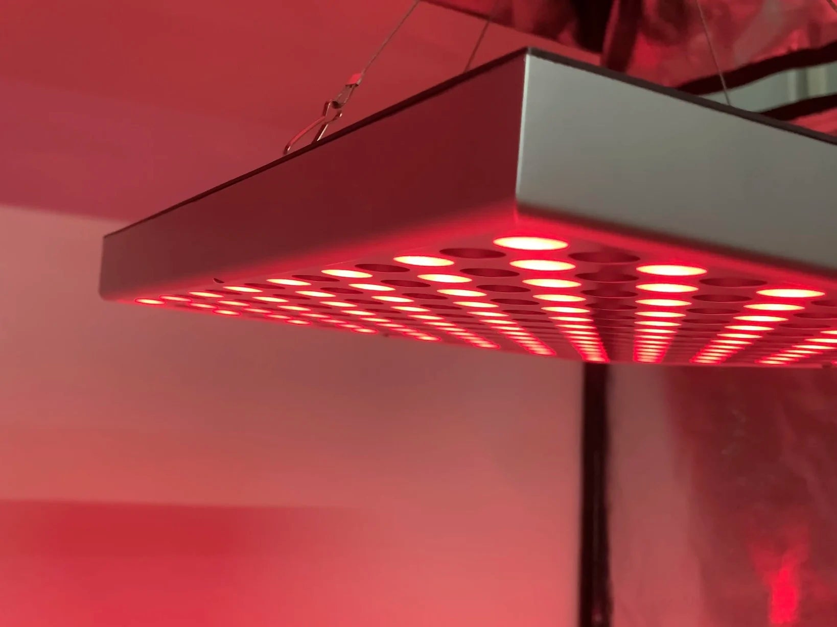 Infrared LED red light therapy panel by LateurGo for healing and pain relief
