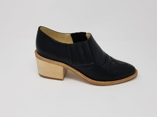 Los Angeles Chic Leather Heels | Stylish Footwear