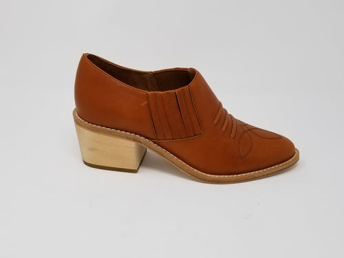 Los Angeles Chic Leather Heels | Stylish Footwear