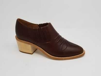 Los Angeles Chic Leather Heels | Stylish Footwear